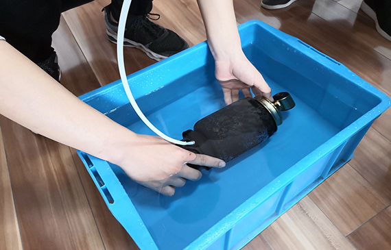 智能氣密性檢測代替傳統檢漏，大大提高檢漏效率【超鉅微檢】